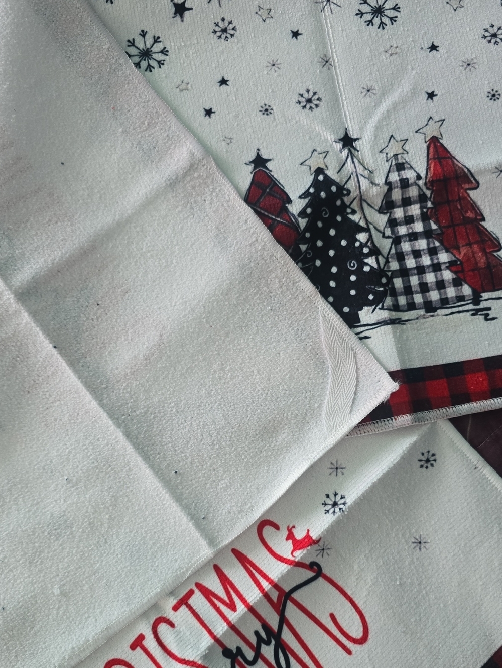 2 Merry Christmas Holiday Tea Towels -15x23in New - Picture 5 of 5
